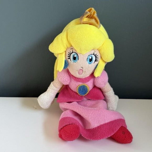 Princess Peach - 9" Plush Toy - 2017 Nintendo Super Mario Plush - Picture 1 of 6